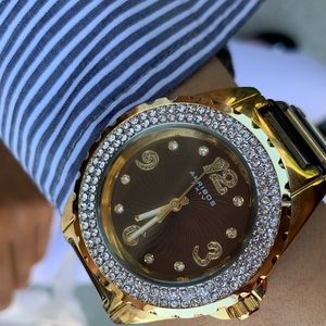 Beautiful Akribos watch, price to sell 😍